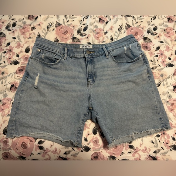 Denizen Levi’s mid rise Jean shorts size 12-W31 - Picture 1 of 11
